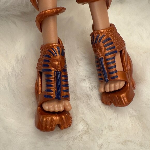 Monster High Cleo de Nile Boo York Fashion Doll Nude With Shoes (SKU: 326TO) - Picture 10 of 14